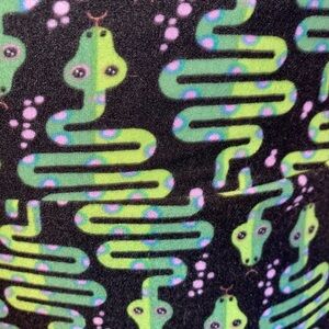 FUN Black and Green Snake Patterned Leggings